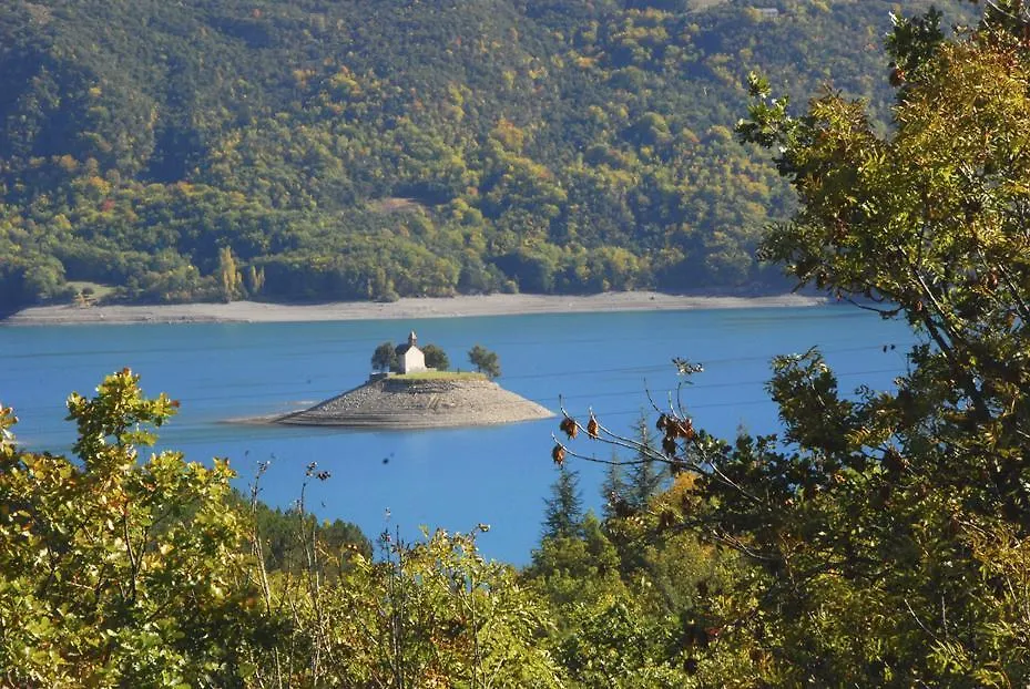 Alojamento de Acomodação e Pequeno-almoço La Ferme De Beaute Acomodação com café da manhã Chateauroux-les-Alpes França